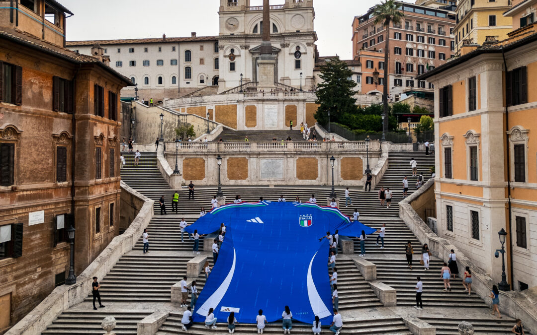 Adidas e FIGC, una maglia gigante nel cuore di Roma per la partita degli Azzurri