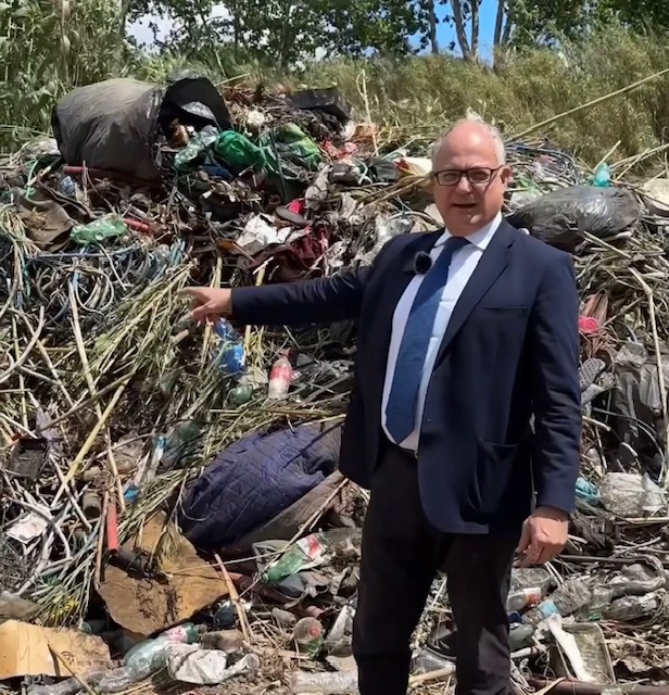 Sindaco Gualtieri: “Prosegue la pulizia per riqualificazione del Lungotevere San Paolo”