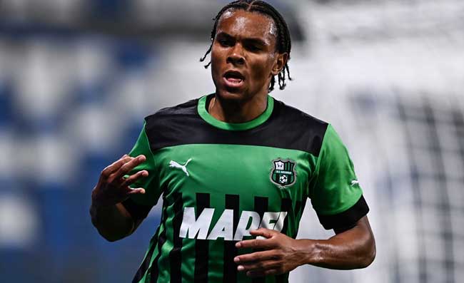 Mercato Lazio, interesse per l’attaccante francese Armand Laurientè