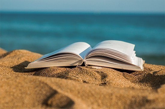 I libri da leggere in vacanza, che sia sotto l’ombrellone, in montagna o a casa