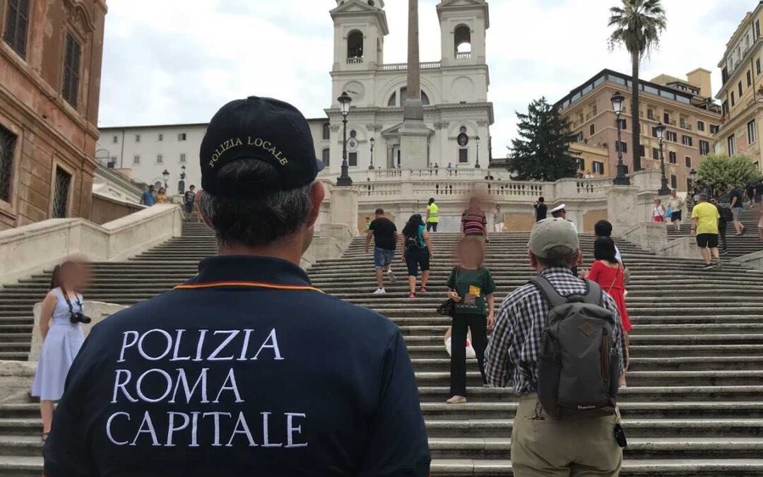 Cade dal parapetto della scalinata di Trinità dei Monti, morta una donna spagnola di 55 anni