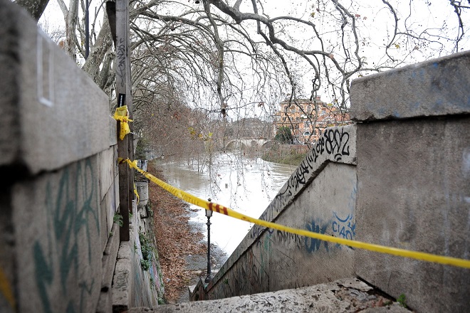 Innalzamento del Tevere, disposta la chiusura delle banchine nel tratto urbano