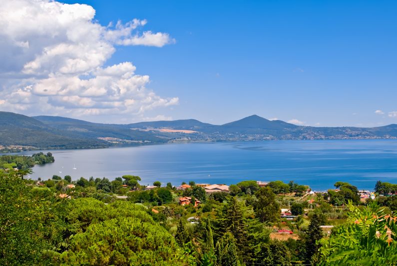 Anbi lancia l’allarme: “In calo l’acqua nei laghi di Bracciano, di Albano e nel fiume Velino”
