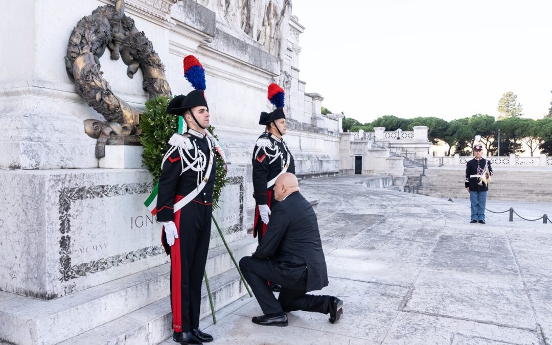 Giornata del Ricordo dei caduti militari: Crosetto depone una corona all’Altare della Patria