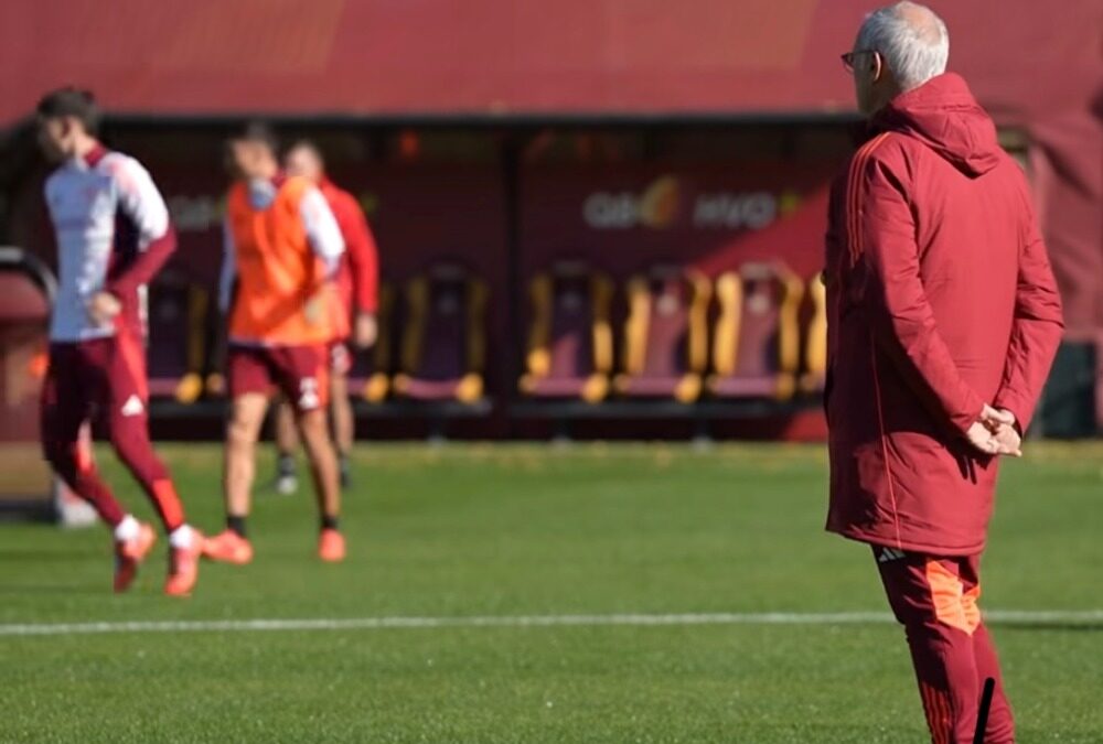 Roma, Hummels e Saelemaekers si allenano in gruppo. Lavoro differenziato per Dybala