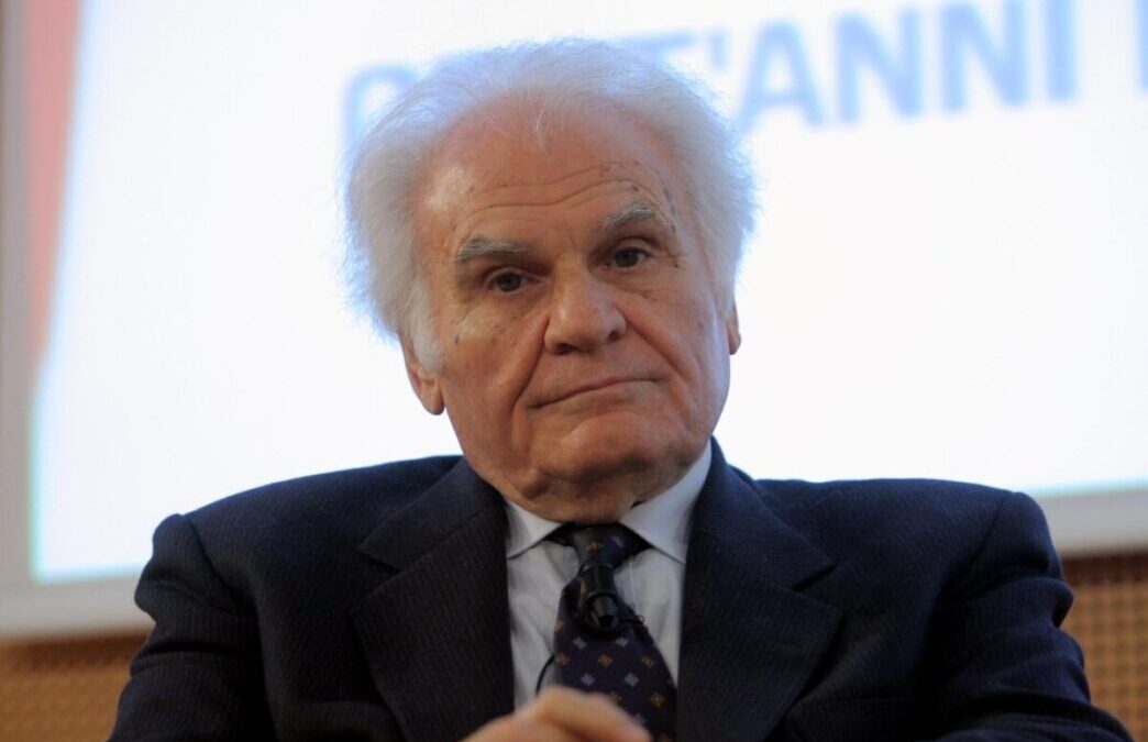 Il mondo della cultura piange Walter Pedullà, morto a 94 anni nella sua casa romana