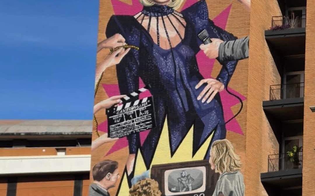 Raffella Carrà, terminato il murale sulla facciata del Centro Rai di Via Teulada