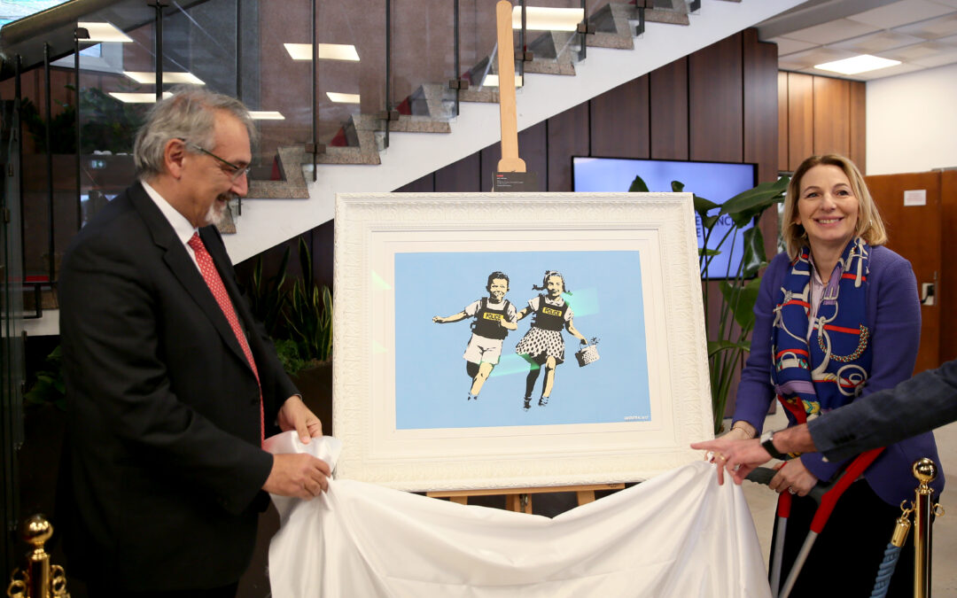 Due opere di Warhol e Bansky allestite alla Regione Lazio