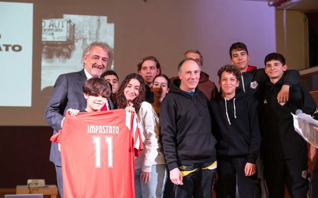 Calcio sociale, consegnate le nuove maglie della legalità alle squadre di Corviale
