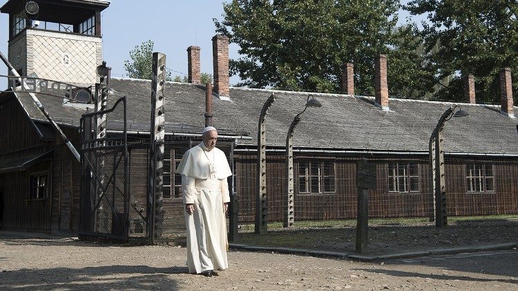 Shoah, Papa Francesco: “L’orrore non sia dimenticato. Mai più”