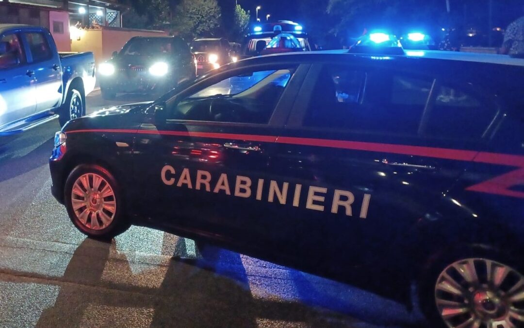 Aggredisce un vigilante e i Carabinieri, perquisito viene trovato in possesso di 78 di cocaina