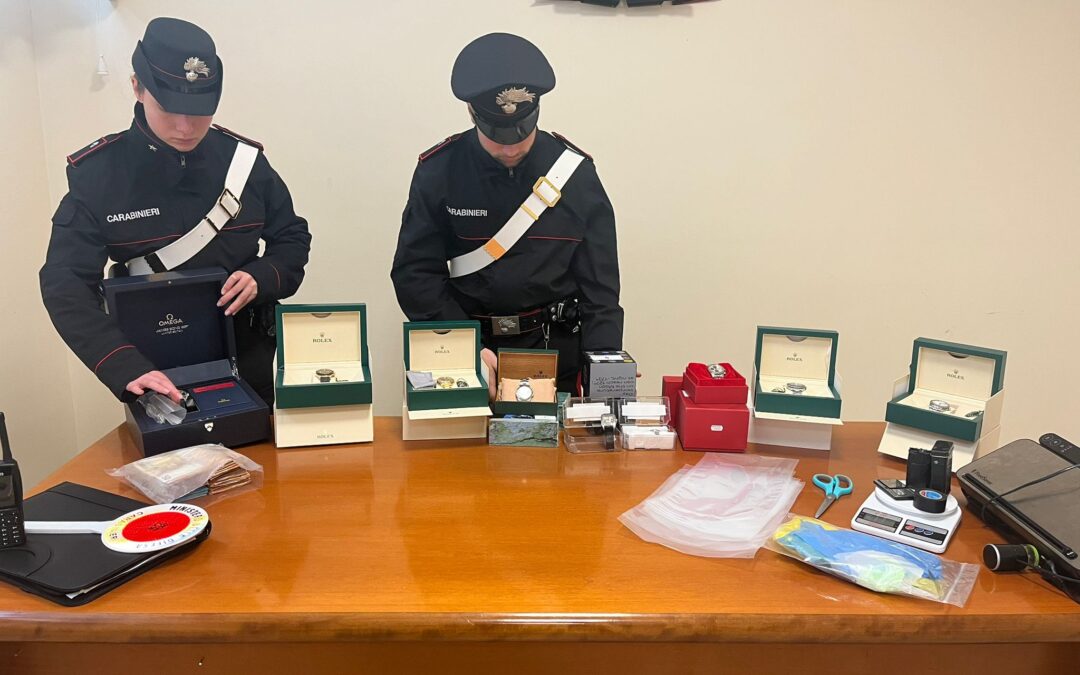 Traffico di droga sul litorale: 2 arresti. Sequestrati dosi di cocaina, orologi di lusso e denaro