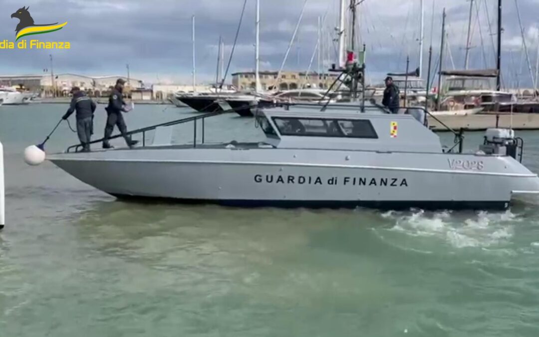 La Guardia di Finanza sequestra 5 barche del valore di 2 milioni nei porti di Roma e Nettuno