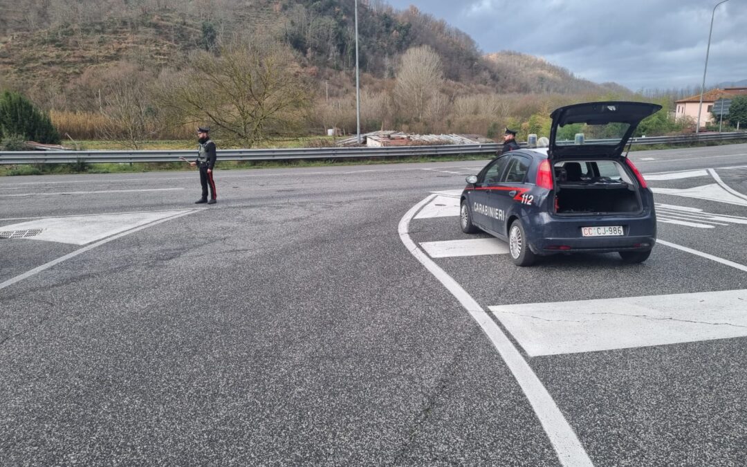 Anziana donna salvata dai Carabinieri mentre tenta di togliersi la vita