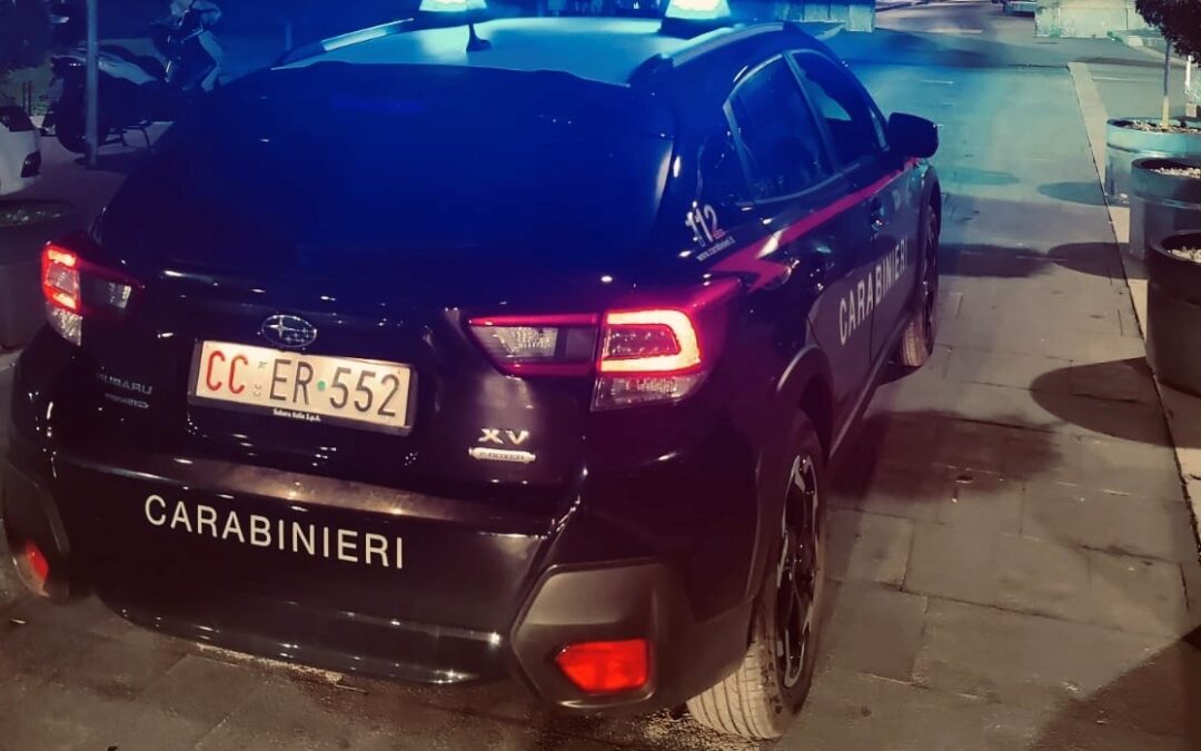 Sotto l’effetto di alcol e droga colpisce al volto un uomo con il coltello. Arrestato 26enne