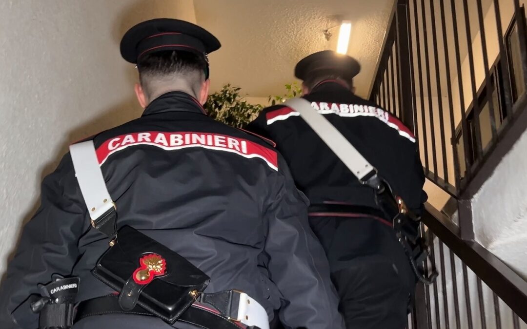 Pomezia: padre e figlio in manette. Avevano 20mila euro falsi, una pistola e munizioni illegali