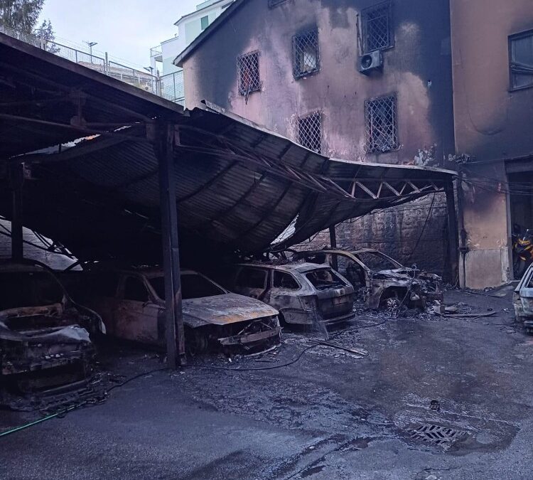 Incendio Albano, Fsp Polizia: “Origine dolosa, fa il paio con attentato caserma Carabinieri di Castel Gandolfo”