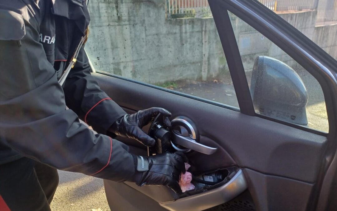Auto a noleggio per trasportare e nascondere la droga, i Carabinieri arrestano 17 persone