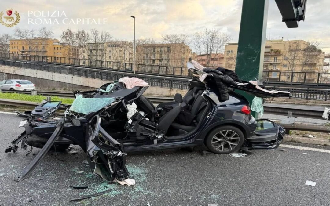 E’ morta nella notte la 23enne rimasta coinvolta in un incidente stradale a bordo della sua auto