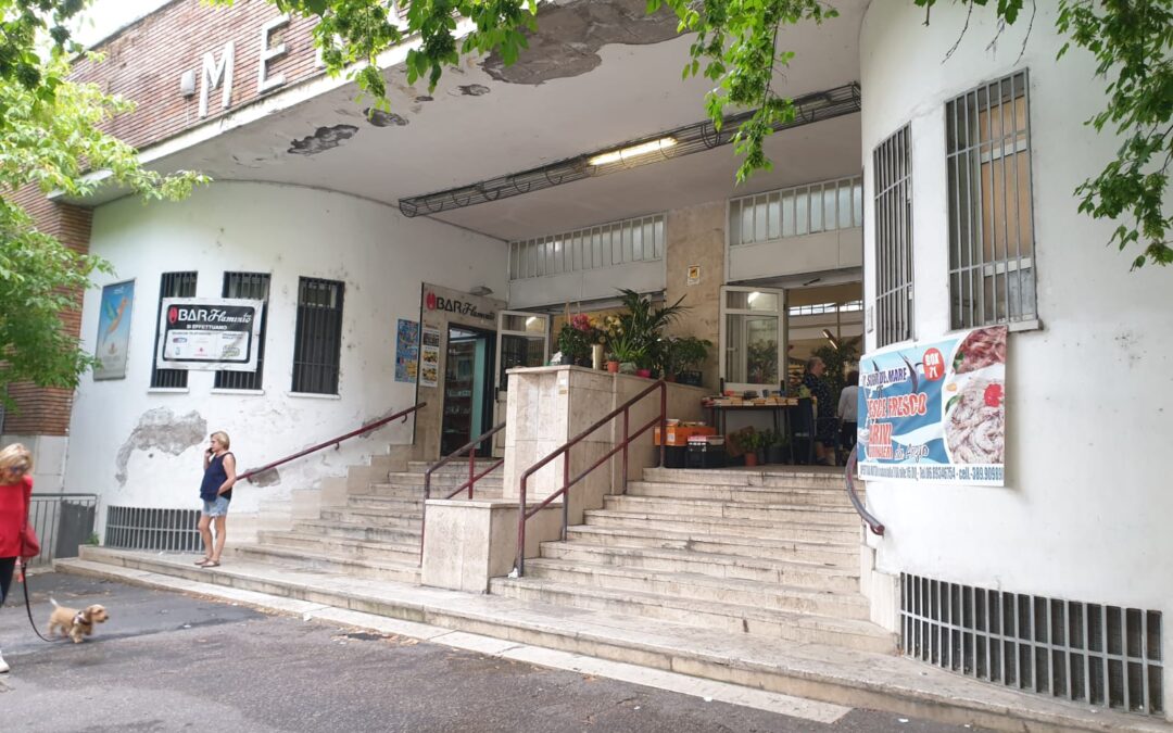 Maxi rissa tra commercianti al mercato Flaminio davanti ai clienti, 4 persone fermate