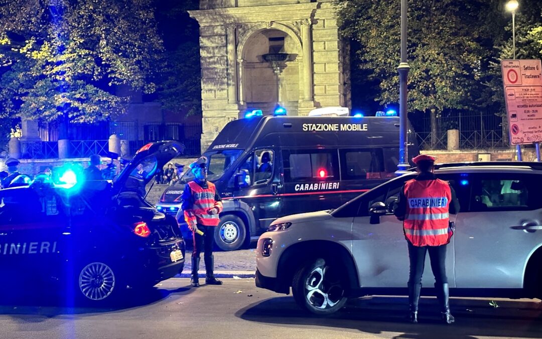 Un 23enne accerchiato e picchiato per rapina, arrestati dai Carabinieri 2 minorenni