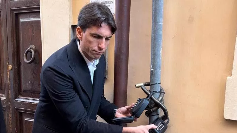 Minacce sui social all’assessore Onorato per la rimozione delle keybox: “Rispolveriamo la Beretta”