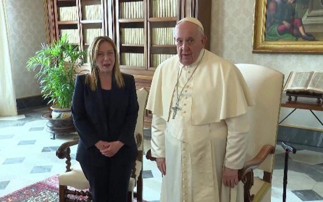 La premier Giorgia Meloni in visita a papa Francesco al Policlinico Gemelli