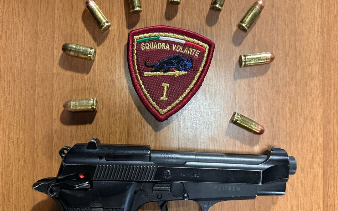 Pistola rubata, munizioni e i selfie con le armi. Due giovani arrestati dalla Polizia