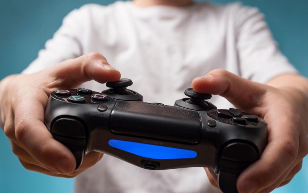 “Dammi 350 euro se rivuoi indietro la tua Play Station”: arrestato 22enne romano