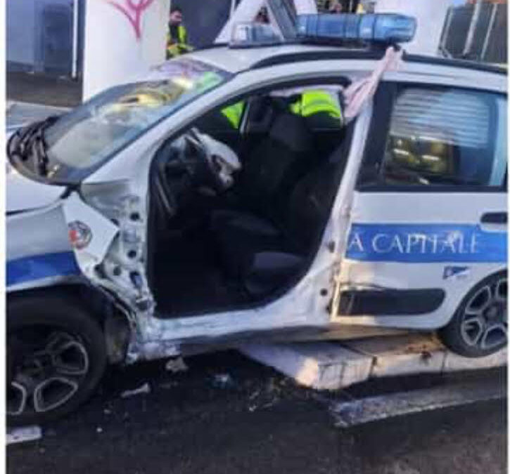 Incidente sulla Casilina, Audi travolge un’auto con a bordo due agenti della Polizia Locale