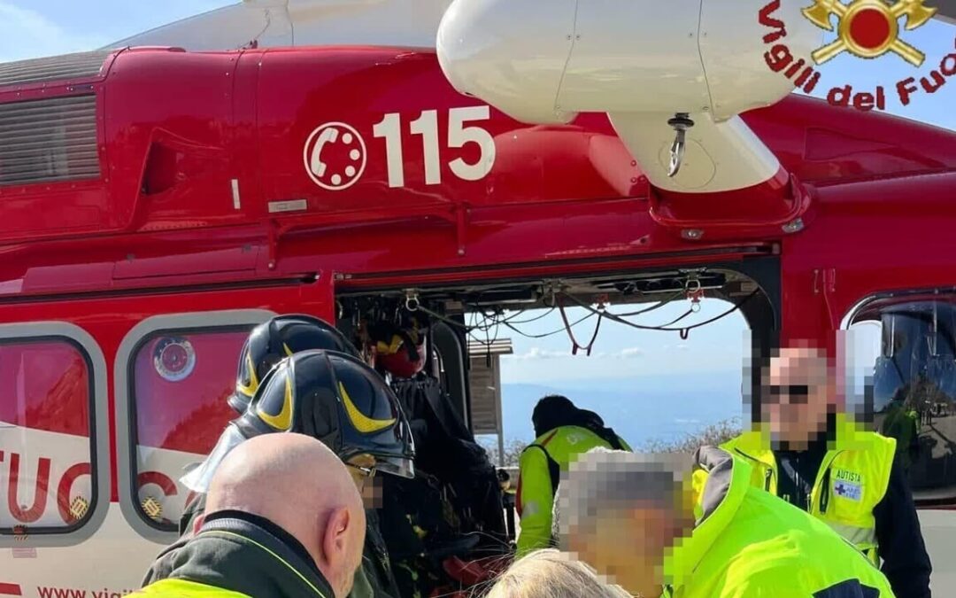 Escursionista 70enne cade in un dirupo, salvata dai Vigili del Fuoco