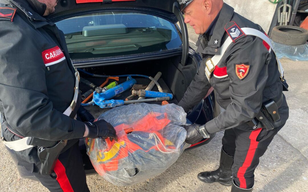 Carabinieri trovano oggetti da scasso e un canotto nel tunnel Acea. Forse si preparava una rapina