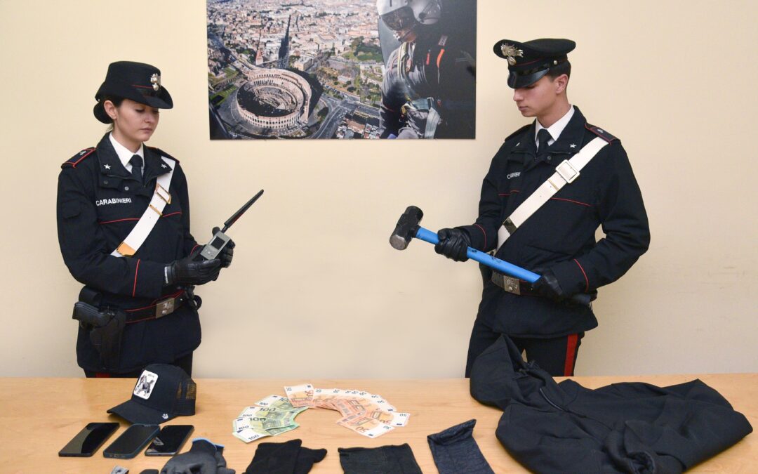 Arrestati dai Carabinieri 4 uomini, dopo aver rubato in un’abitazione avevano picchiato un’anziana