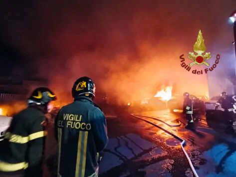 Incendio Tesla, Gualtieri: “Fatto grave. Piena fiducia in indagini forze dell’ordine”