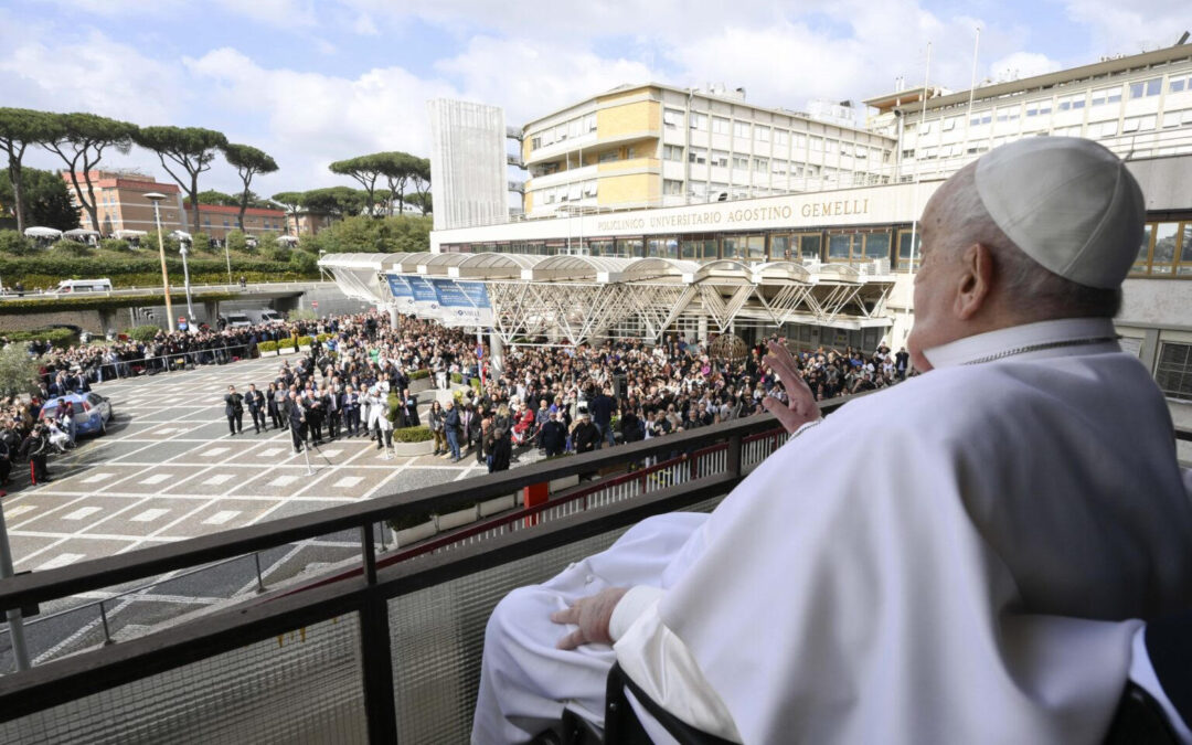 Il Papa in lieve miglioramento, riduzione progressiva dell’ossigenazione
