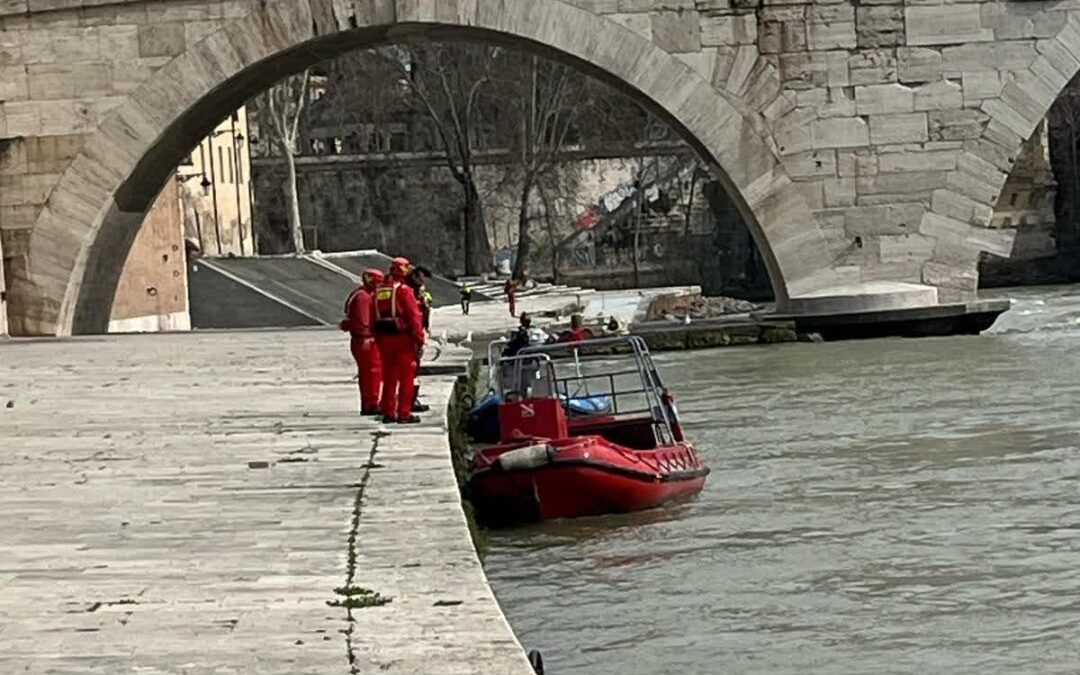 Ancora nessuna notizia del ragazzo scomparso nelle acque del Tevere, proseguono le ricerche