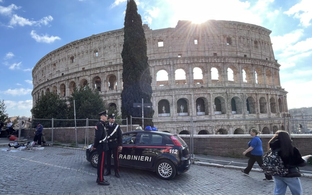 Giro di vite dei carabinieri contro furti e borseggi in centro: 15 persone arrestate