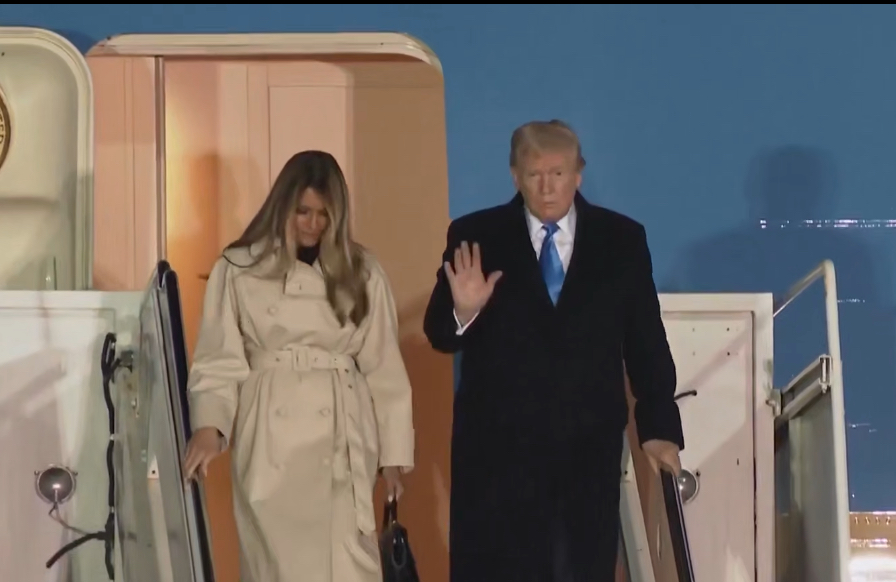 Donald Trump è atterrato a Roma con la moglie Melania