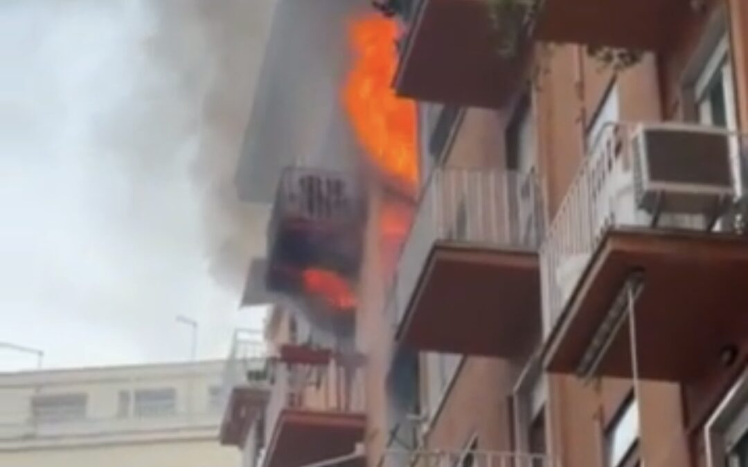 Fuoco in un palazzo a Testaccio. 12 persone in ospedale