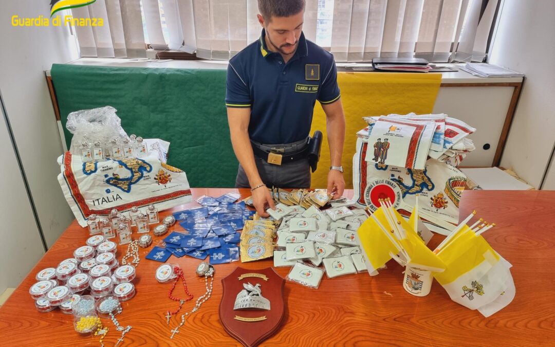 Sequestrati oltre 16 milioni di souvenir illegali destinati ai pellegrini del Giubileo