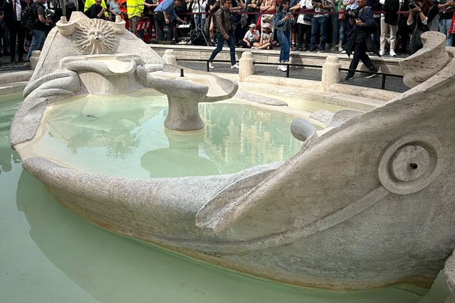 Concluso il restauro della Barcaccia a Piazza di Spagna