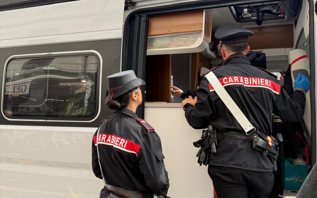 Voleva fare il giro del mondo in camper, peccato lo avesse rubato. Carabinieri denunciano 33enne