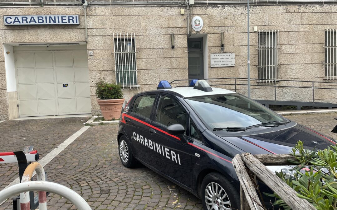 Simulava incidenti e poi minacciava le vittime spacciandosi per avvocato. Arrestato 44enne