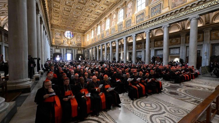 Papa Francesco, questa mattina nuova riunione dei cardinali per decidere data del Conclave