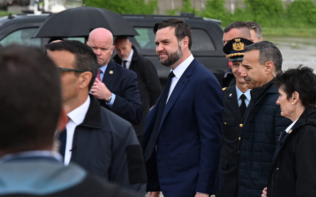 JD Vance è atterrato a Roma: oggi l’incontro con la premier Giorgia Meloni