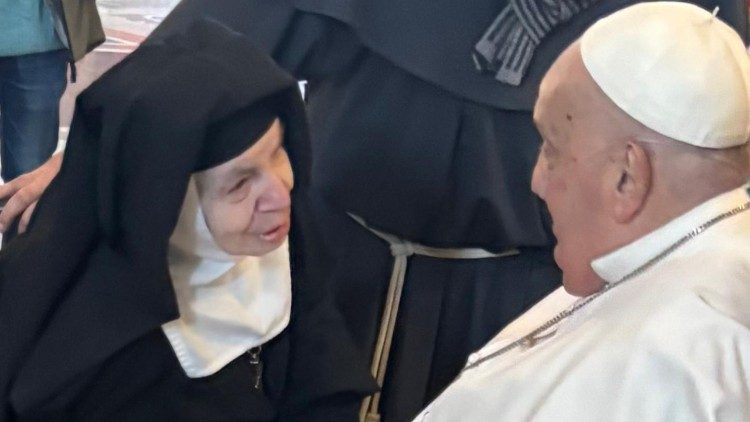Il Papa e suor Francesca, l’incontro tra il Pontefice e la religiosa di 94 anni a San Pietro