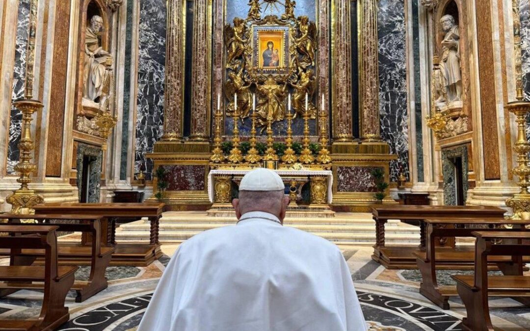Il Papa ha preparato le meditazioni della Via Crucis, migliorano le condizioni di salute
