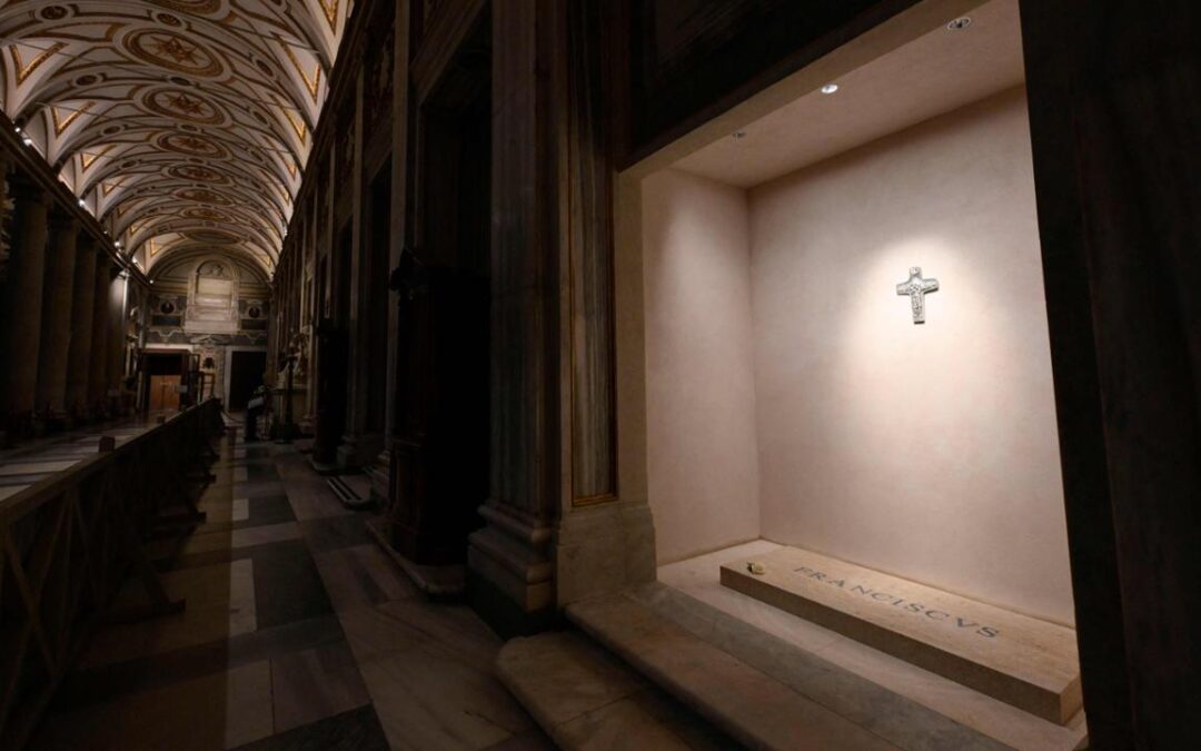 Papa Francesco, a Santa Maria Maggiore l’omaggio alla tomba del Pontefice. Attesi 100 mila fedeli