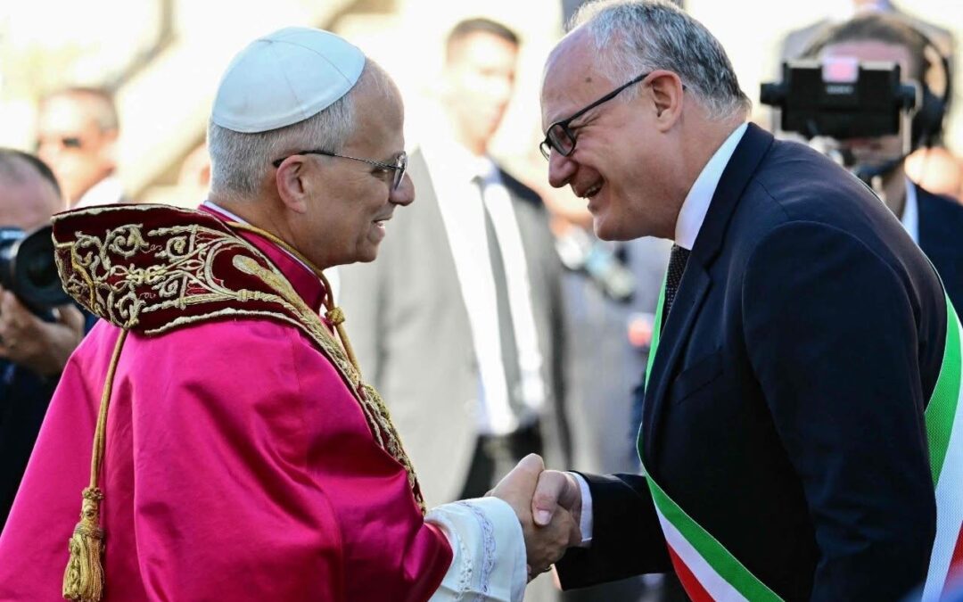 “Per voi e con voi sono Romano”, la Città Eterna abbraccia Leone XIV