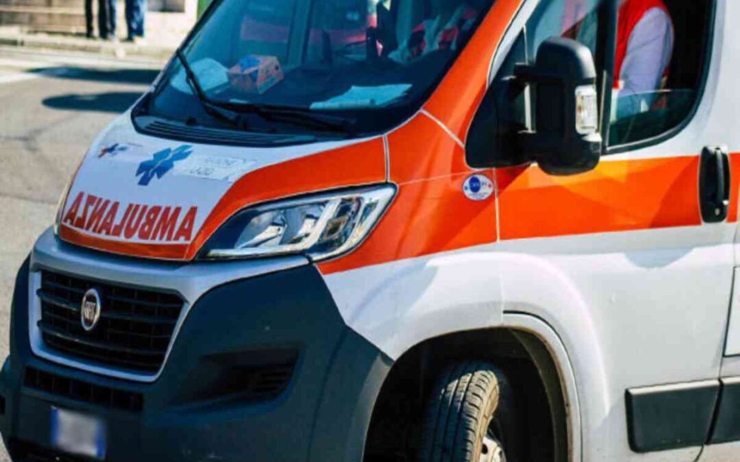 Ostia: anziano investito da una moto mentre attraversa sulle strisce, è in condizioni gravissime